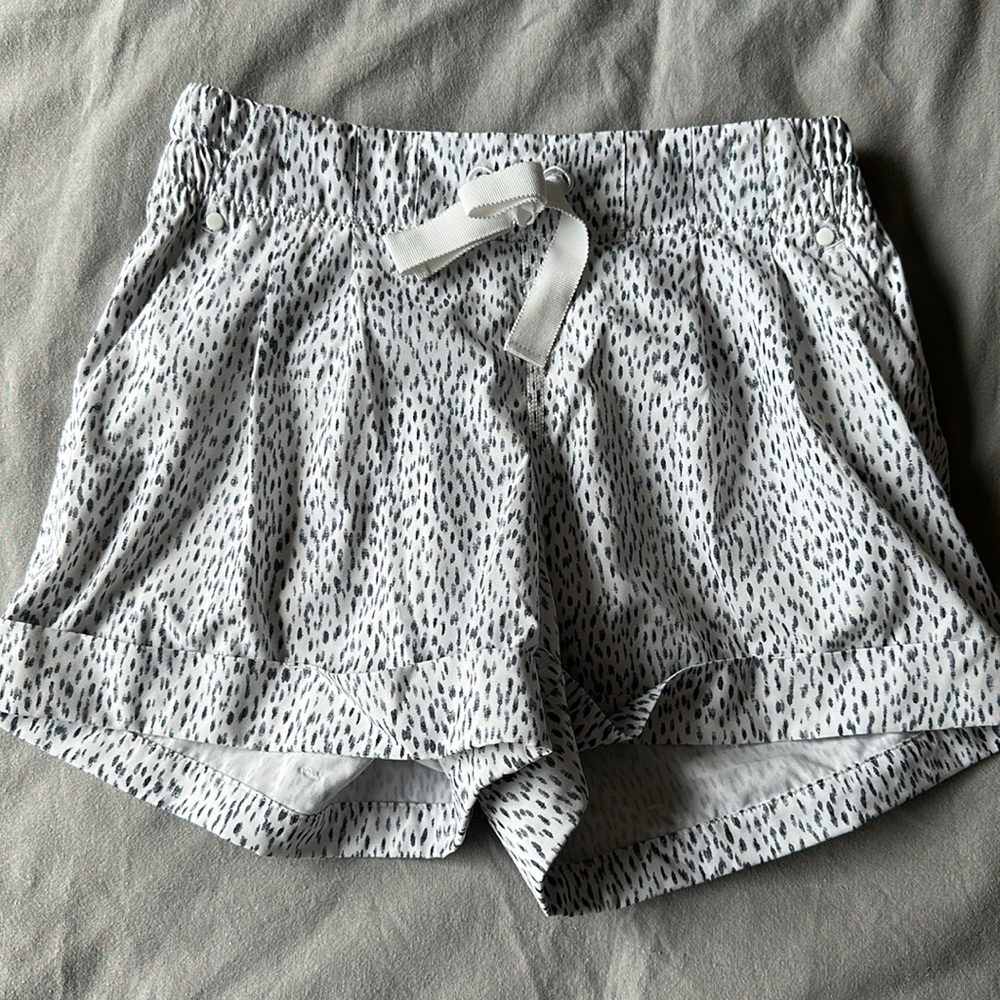 lululemon | Spring Break Away Short | size 4